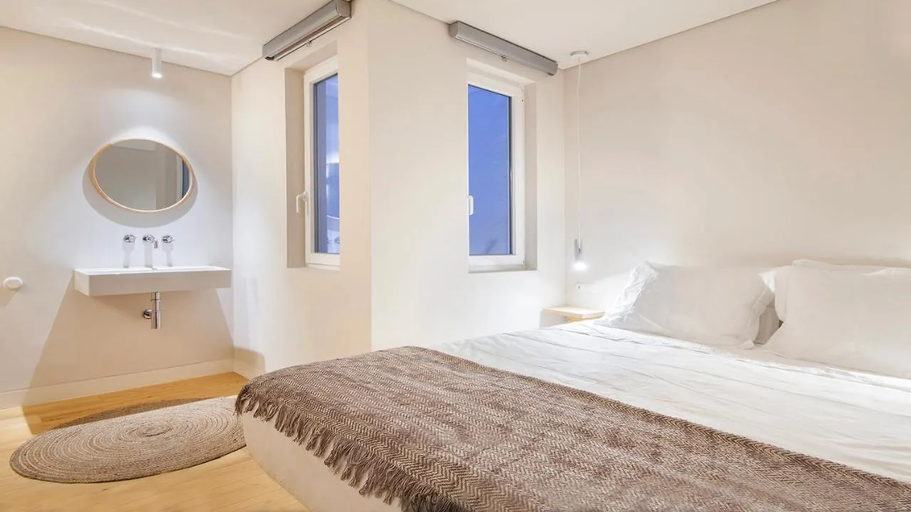 Cozy Lisbon Alfama Apartment
