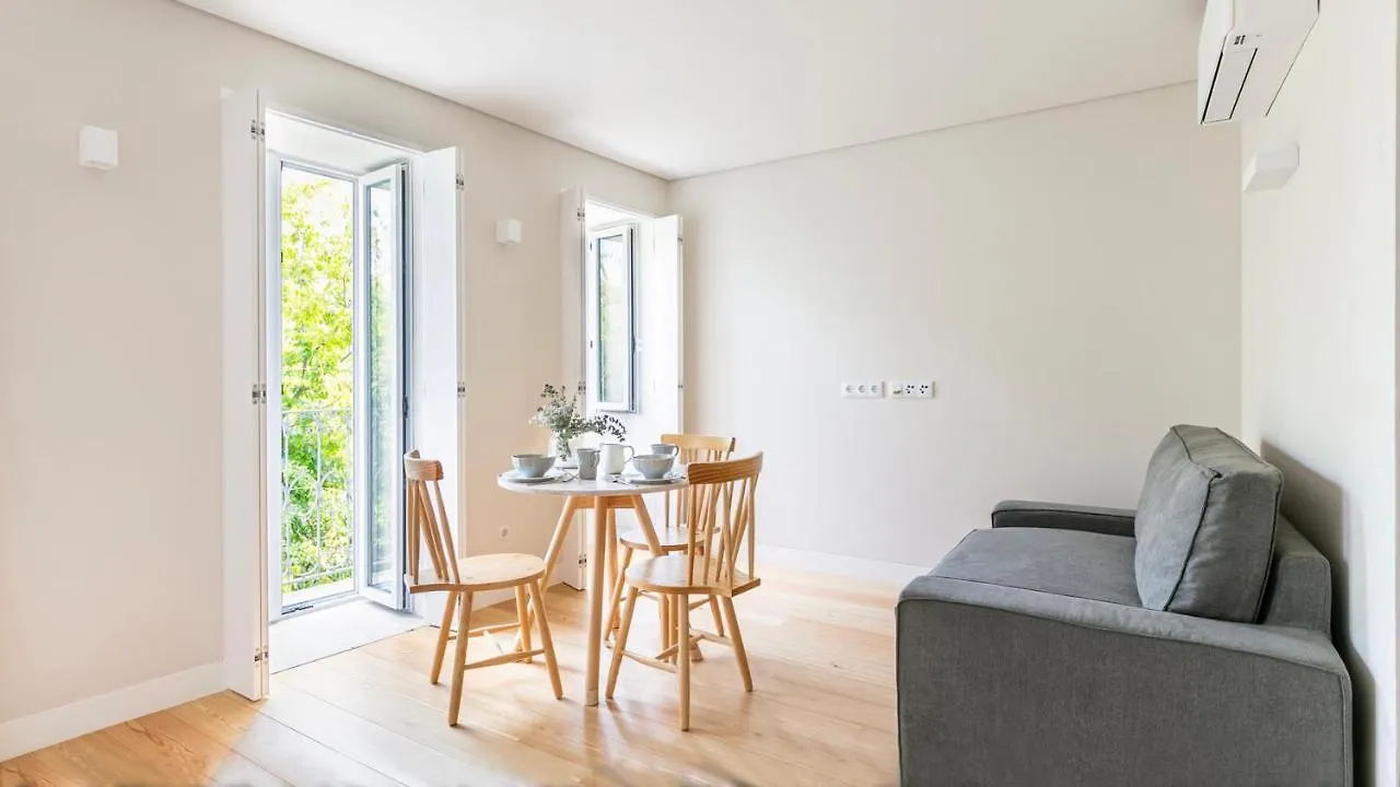 Cozy Lisbon Alfama Apartment